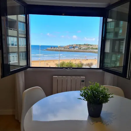 116a - 6 Personas En Plena Playa De * Gijón